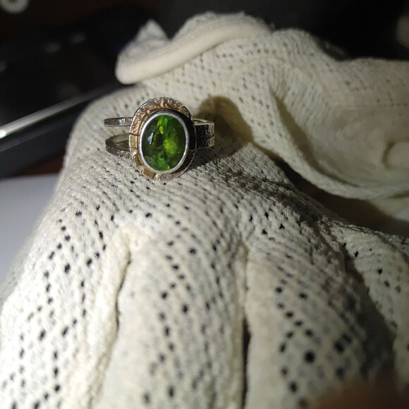 Sterling Silver Green Gemstone Ring Size 8.5 Intricate Band Design - Picture 3 of 12